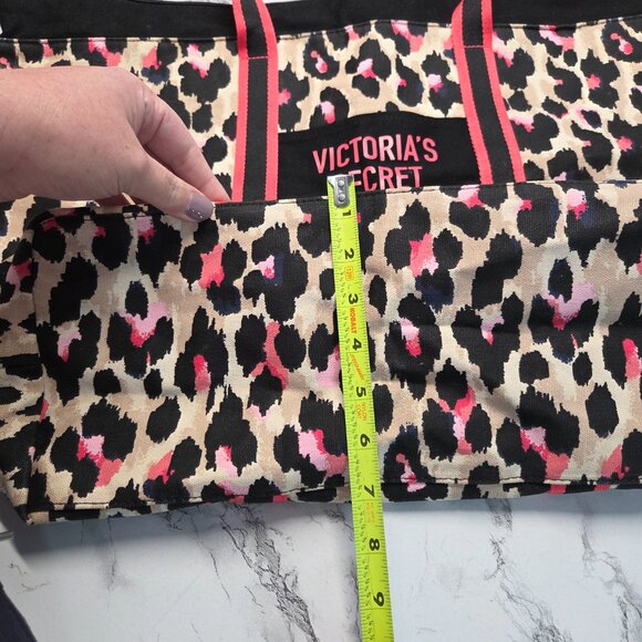 Victoria's Secret Hop Pink Black Tan Animal Print Weekend Duffle Bag - Picture 8 of 8